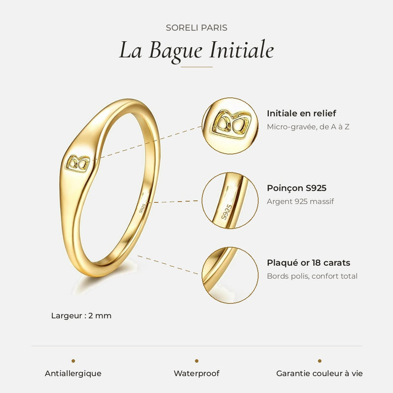 Bague Signature – détails : initiale en relief, poinçon S925, plaqué or 18 carats, largeur 2 mm