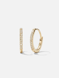 Boucles d'oreilles créoles fines pavées Boucle Discrète femme, zirconium, argent 925 plaqué or 18 carats, vue de face – Soreli Paris